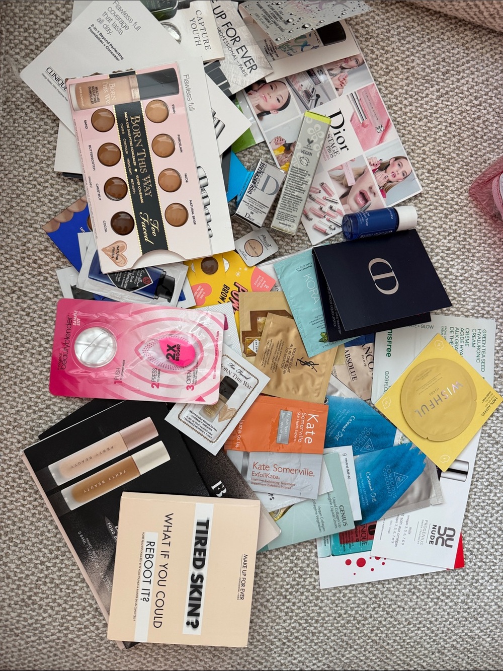 Sephora Assorted Women’s Makeup Sample Kit – Mixed Colors